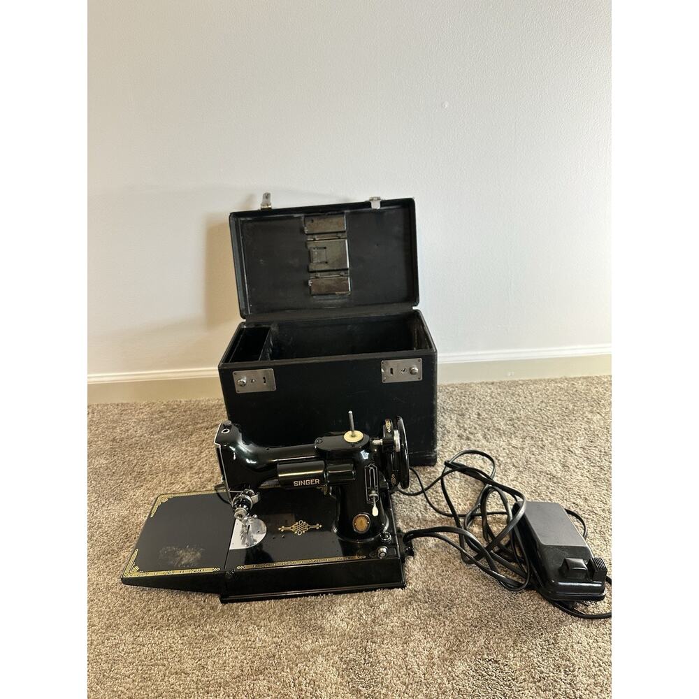 Singer 221-1 Featherweight Sewing Machine 1950 Vintage with Case And Extra Belt